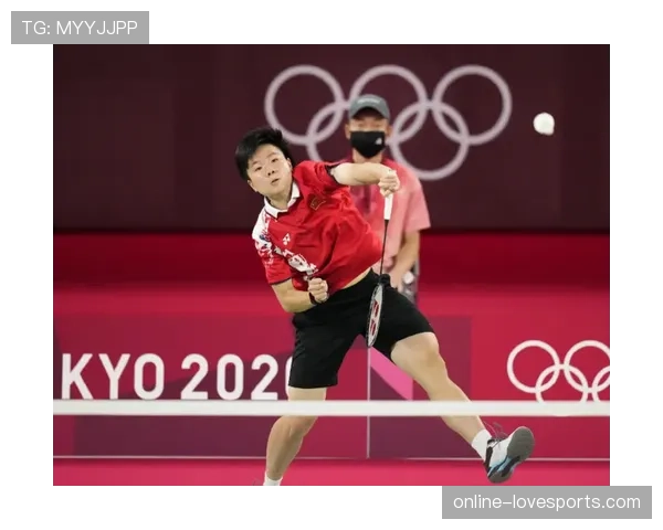 何冰娇机场照太上头，随便一动都像代言人，谁还记得她在场上的样子